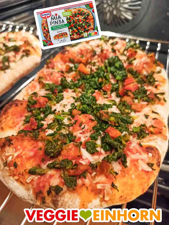 Die Pizza La Mia Pinsa von Dr. Oetker auf dem Rost im Backofen