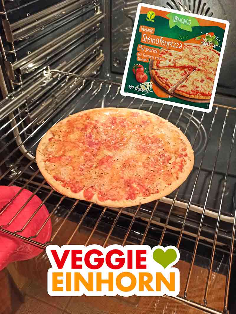 Pizza Margherita von Lidl Vemondo im Backofen