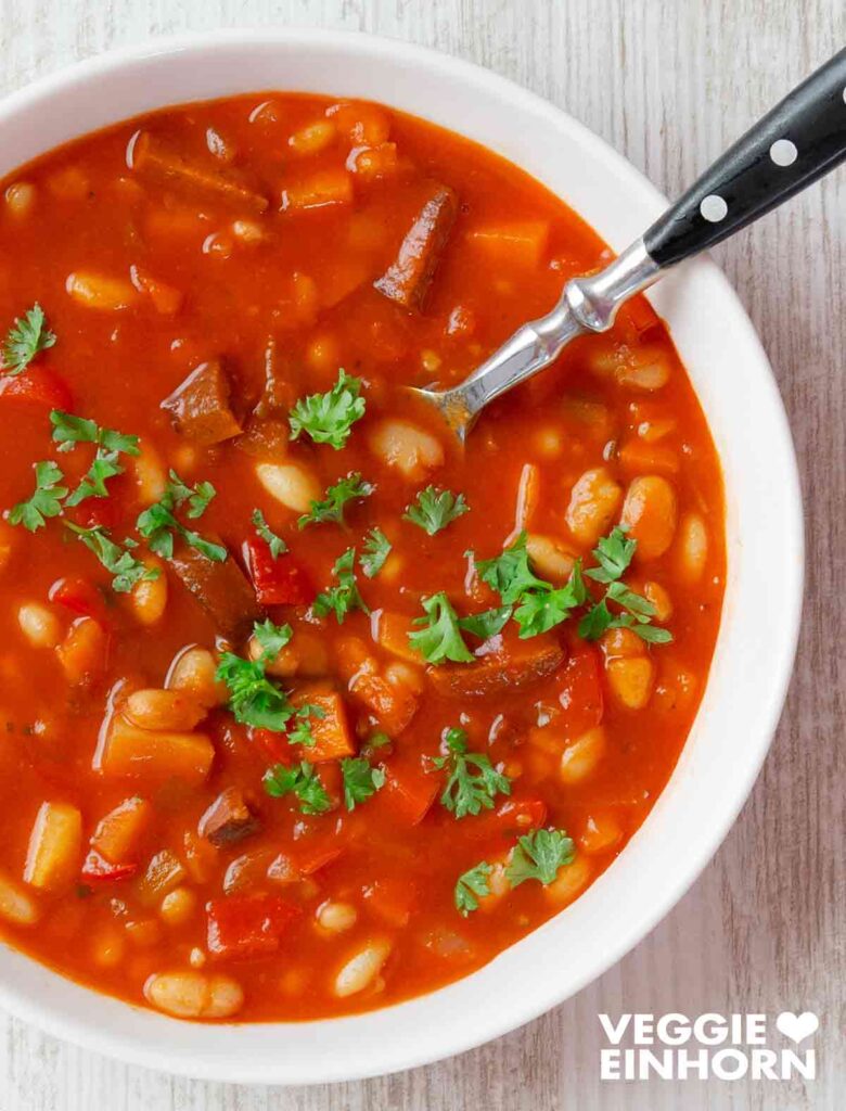 Vegane serbische Bohnensuppe