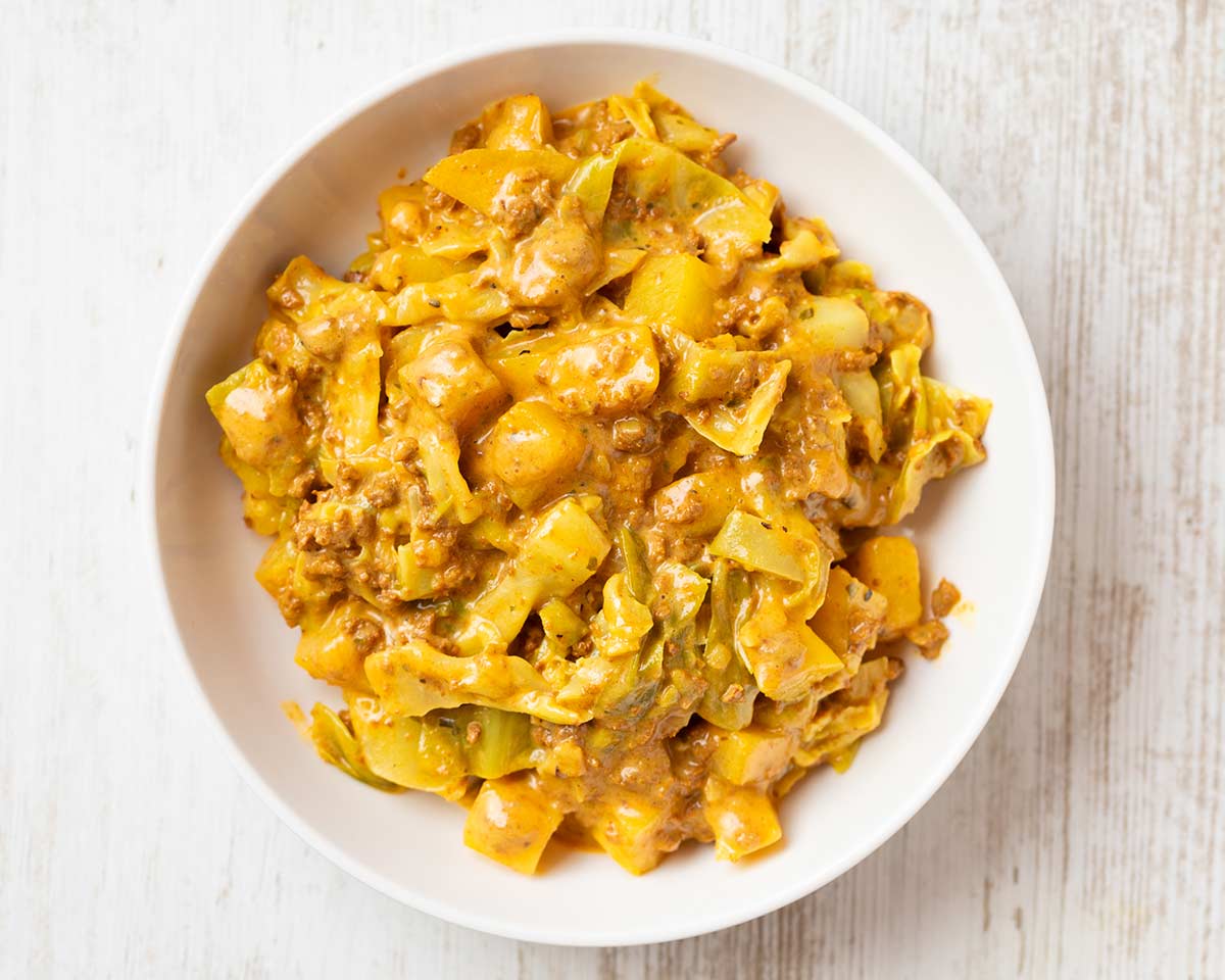 Vegane Spitzkohl Hackfleisch Pfanne mit Kartoffeln