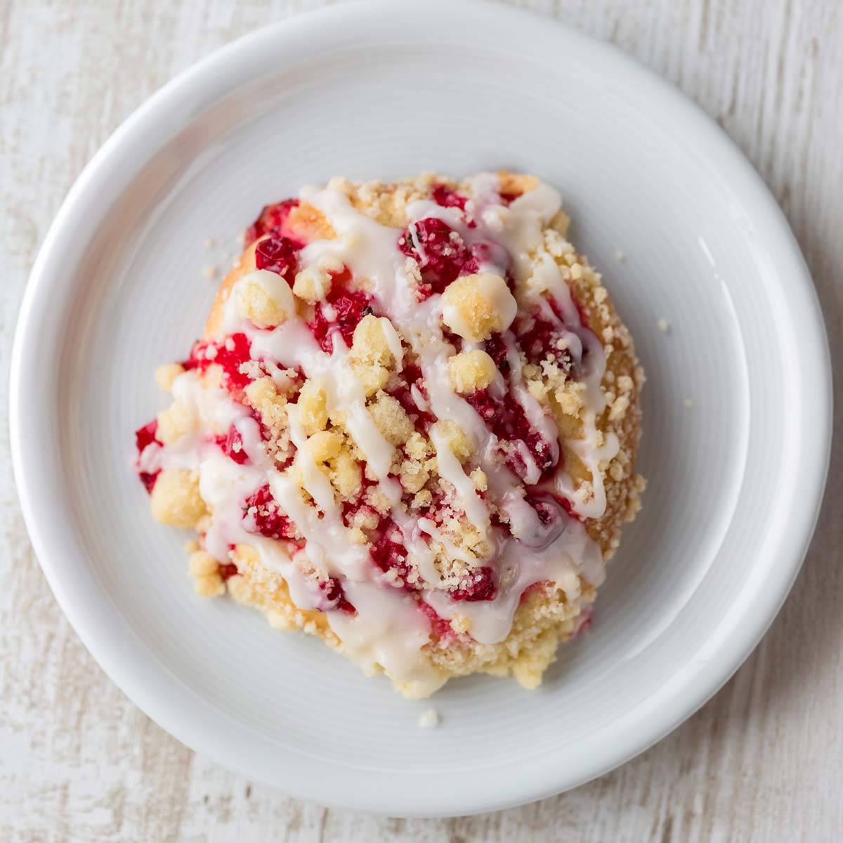 Vegane Streuseltaler mit Johannisbeeren