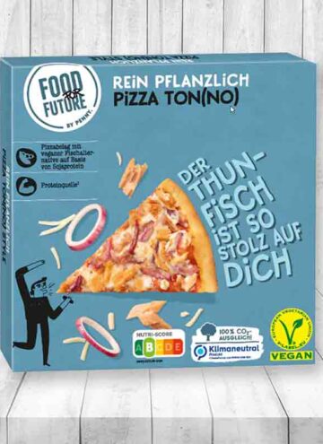 Eine Packung vegane Thunfisch Pizza von Penny