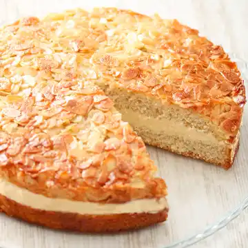 Runder veganer Bienenstich aus der Springform.