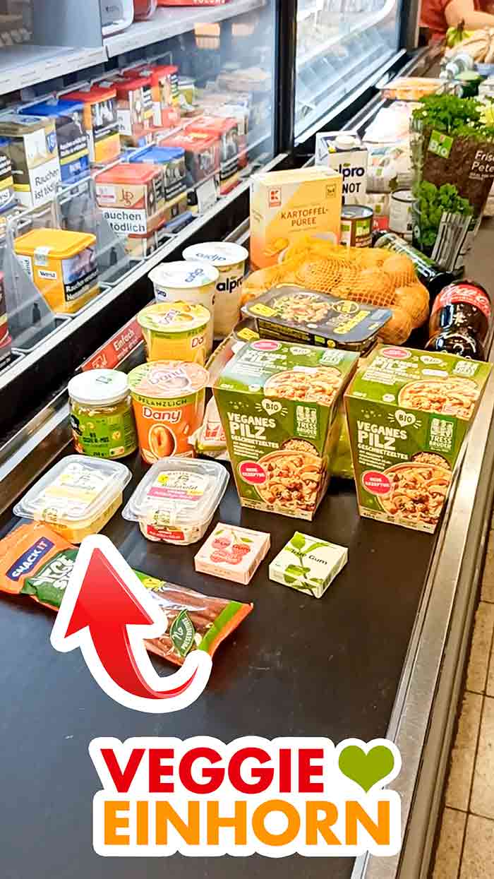Die veganen Feinkostsalate von Walter Popp und andere vegane Lebensmittel an der Kasse bei Kaufland