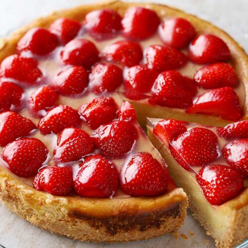 Veganer Käsekuchen mit Erdbeeren