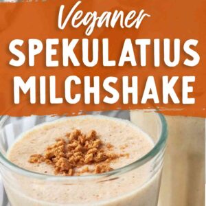 Zwei Fotos von veganem Spekulatius Milchshake. In der Mitte ein Banner mit dem Text Veganer Spekulatius Milchshake.