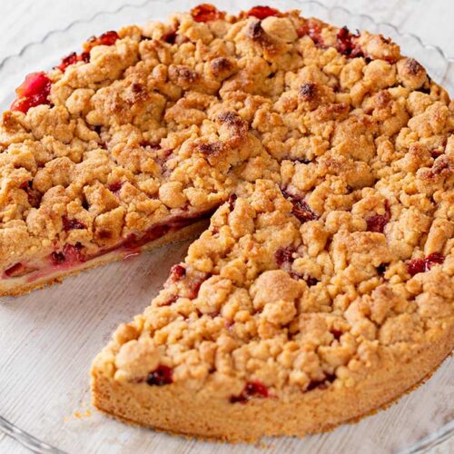 Veganer Pflaumenkuchen mit Zimtstreuseln