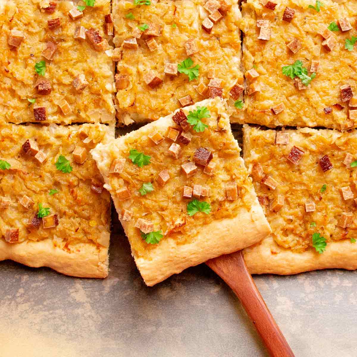 Veganer Zwiebelkuchen vom Blech