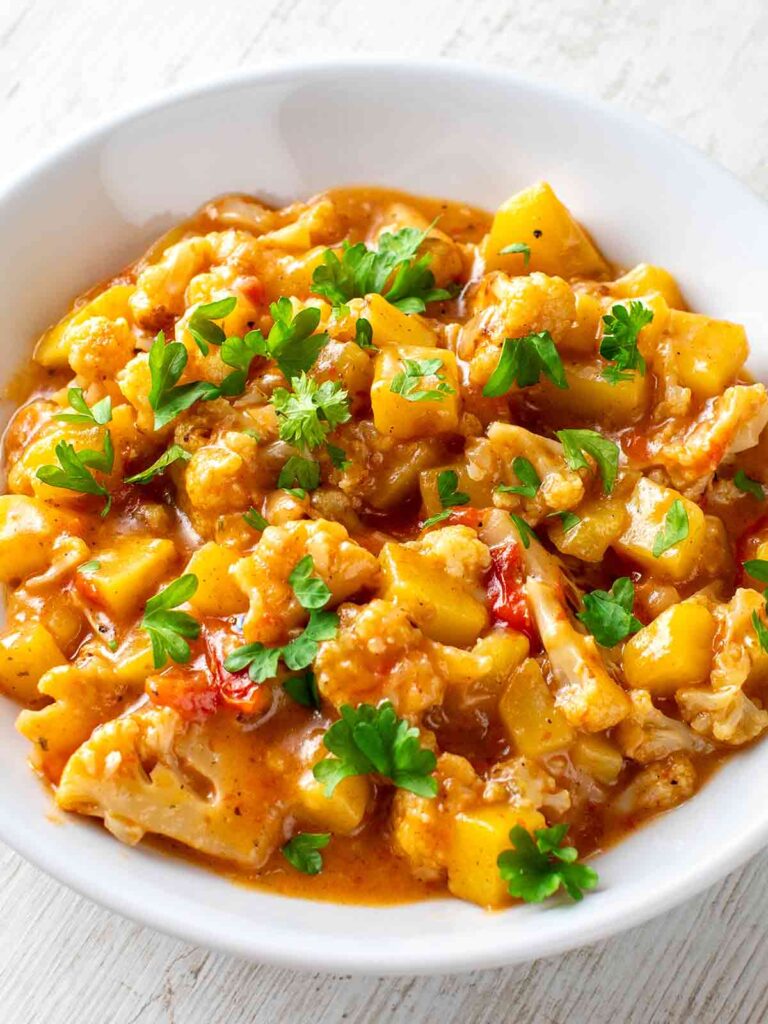 Cremiges veganes Aloo Gobi