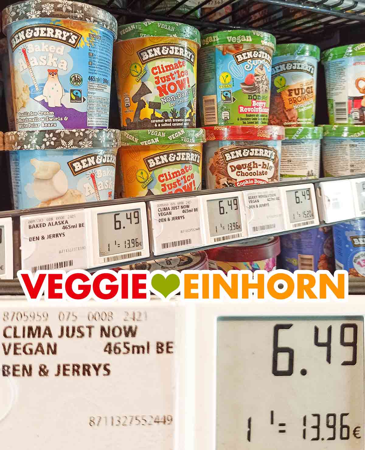 Verschiedene Eisbecher von Ben and Jerry's im Supermarkt