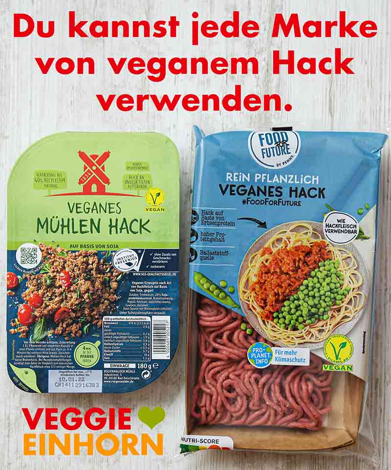 Zwei verschiedene Packungen veganes Hackfleisch.