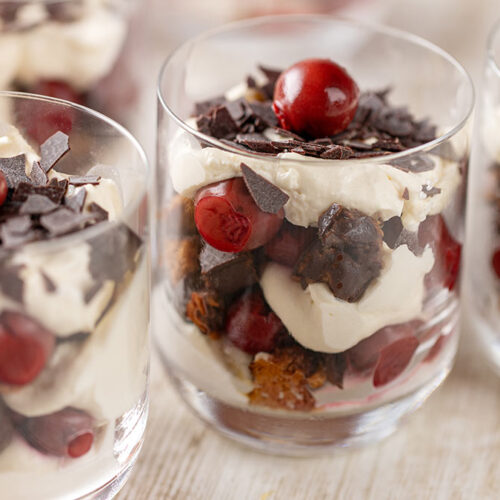 Veganes Lebkuchen Tiramisu mit Kirschen