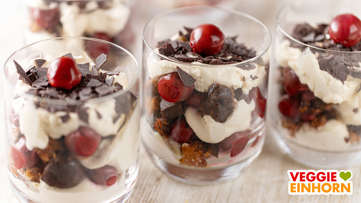 Veganes Lebkuchen Tiramisu mit Kirschen