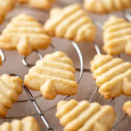 Abkühlgitter mit veganem Spritzgebäck