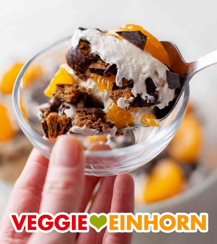 Veganes Weihnachtsdessert mit Lebkuchen und Mandarinen