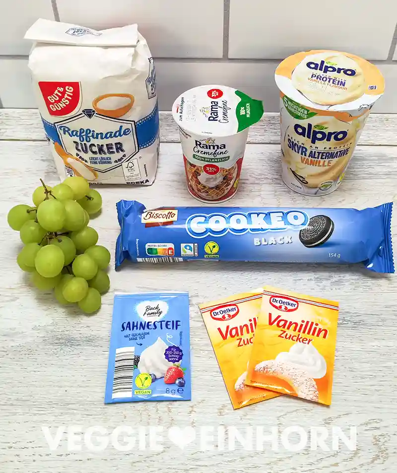 Zucker, vegane Schlagsahne, veganer Vanille Skyr, Weintrauben, eine Rolle Cookeo Black Kekse, Sahnesteif, Vanillin Zucker